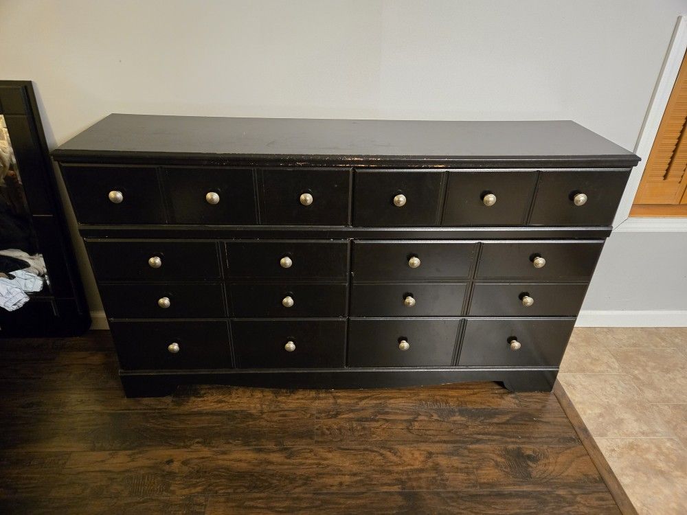 Shay Signature Design by Ashley Dresser and Mirror