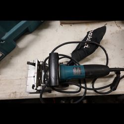 Makita PJ7000 plate joiner and case