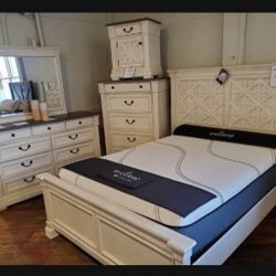  Bolanburg Antique Whitewash 7pc Queen Bedroom Set🤩 Brand New💥 Financing Available 👍