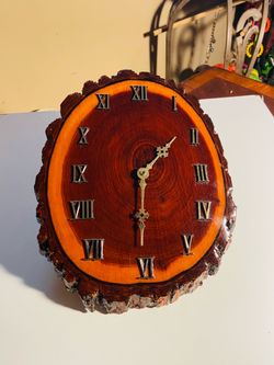 Beautiful 11”x 8 1/2” Wood Wall Clock. Beautiful Home Or Office Decor
