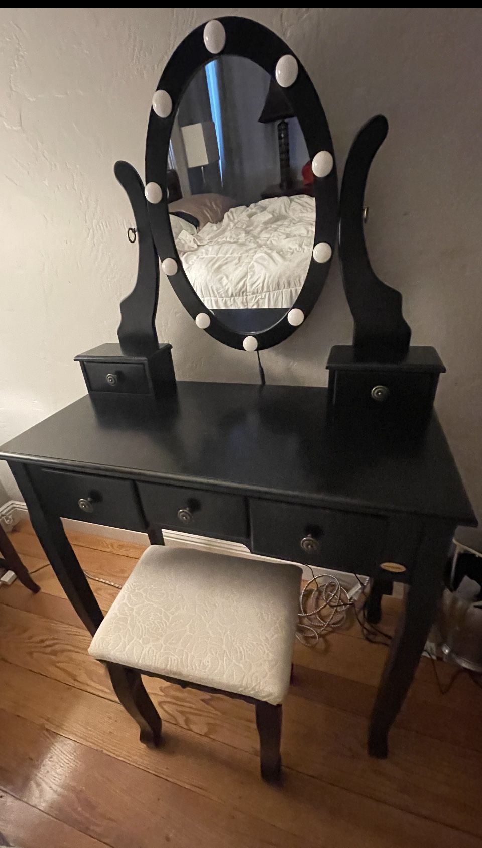 Small Makeup Vanity With Lighted Mirror & Bench