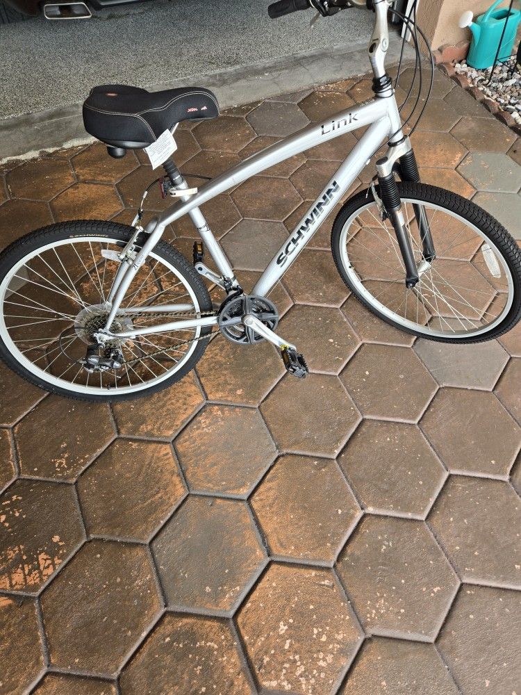 2 Schwinn Bikes Sports & Outdoors