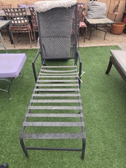 $20 LOUNGE CHAIR