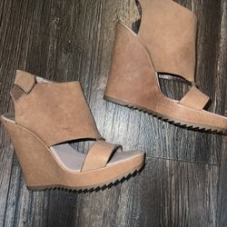 Vince Camuto Wedges