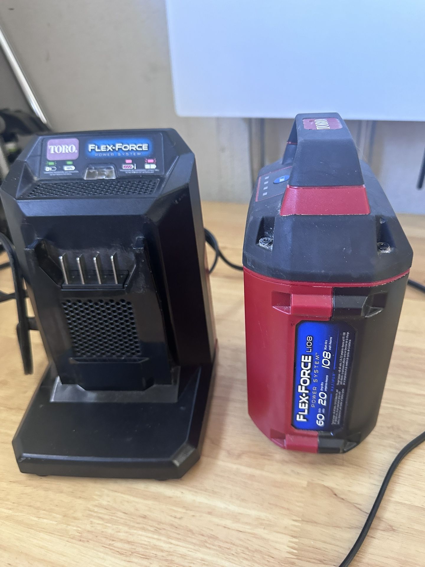 Toro Battery 60 V With Charger 