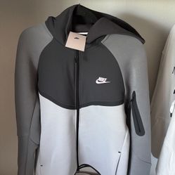 Nike Tech