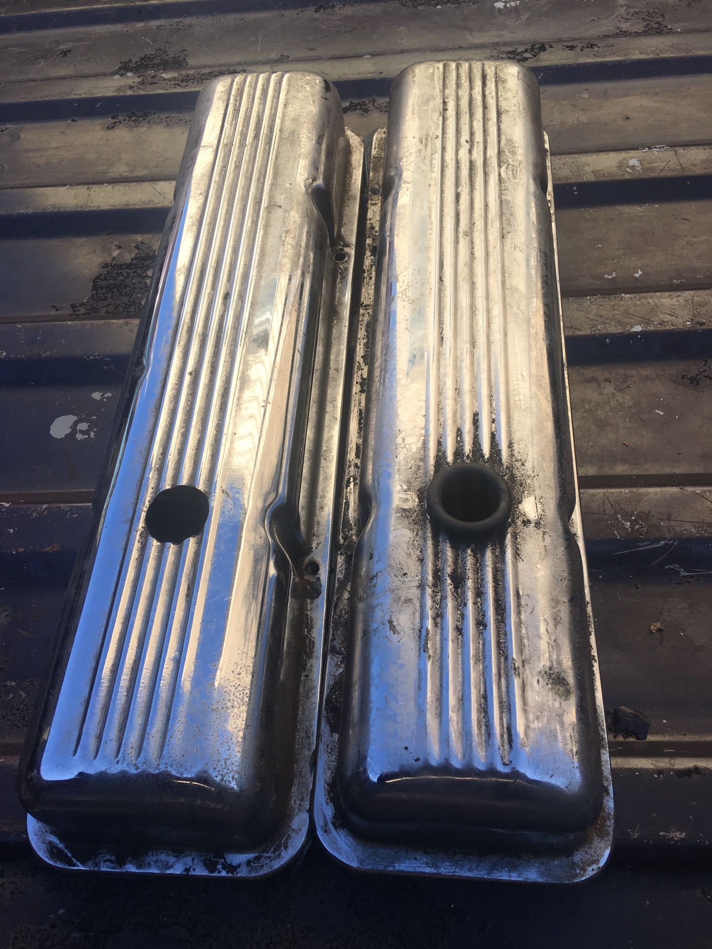SMALL BLOCK CHEVY CHROME VALVE COVERS NEEDS TO BE CLEAN UP $40.00