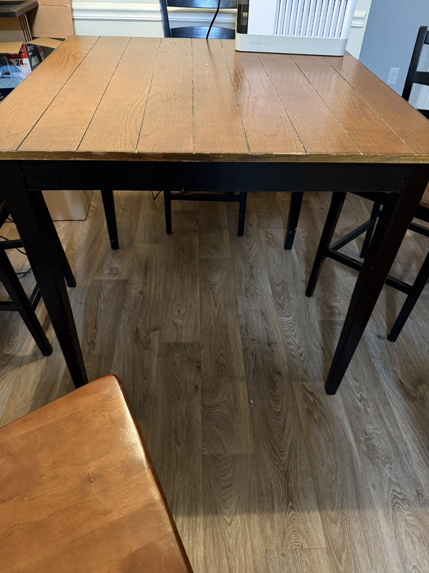 Kitchen Table And 4 Chairs- Moving And Must Go