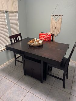 Free Dinning table