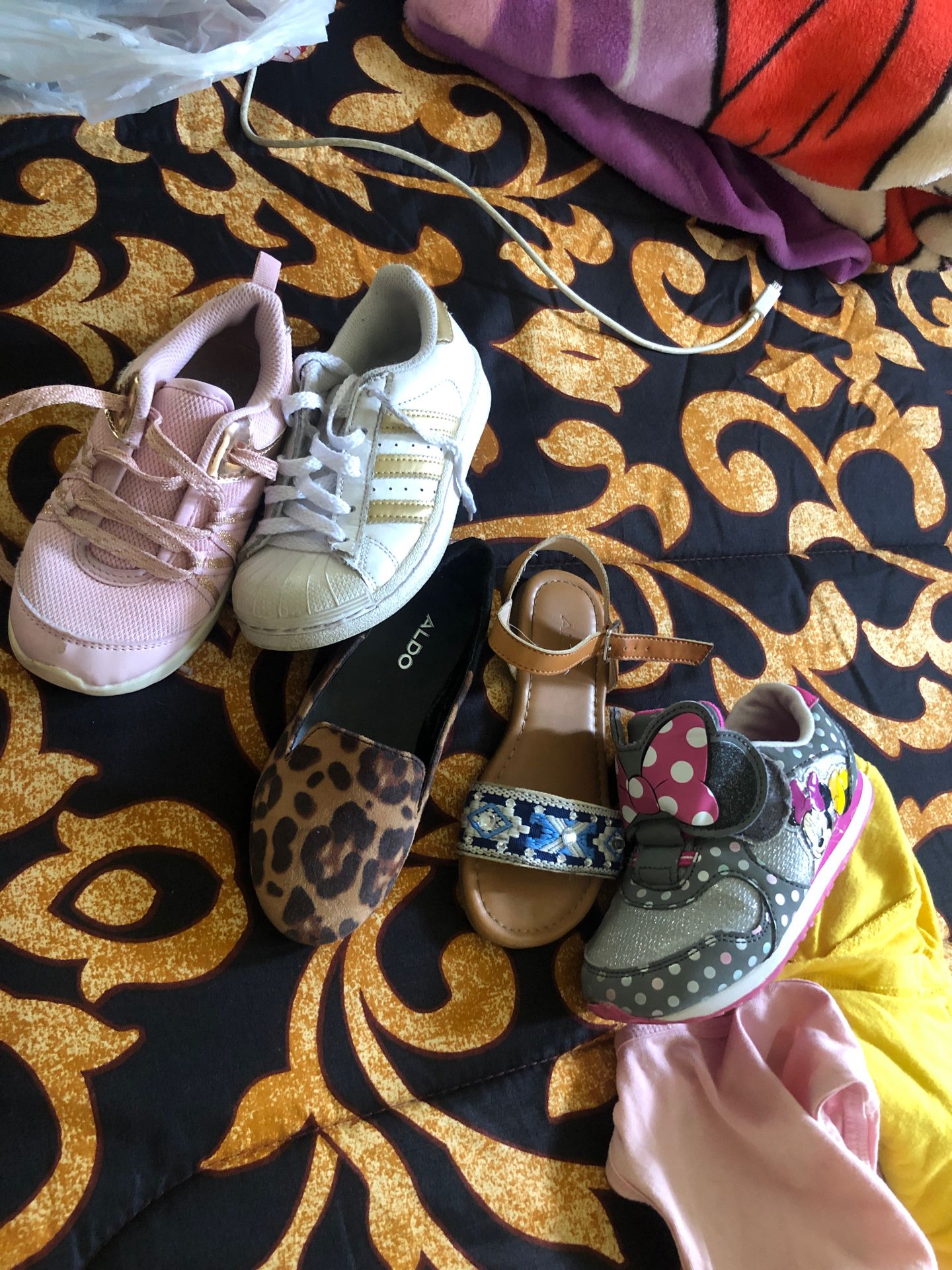 Zapatos y ropa