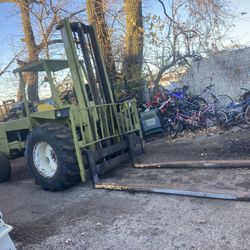 Clark Out Door Tow Motor. Diesel