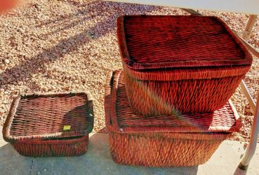 A Set Of 3 Nesting Vintage Baskets 