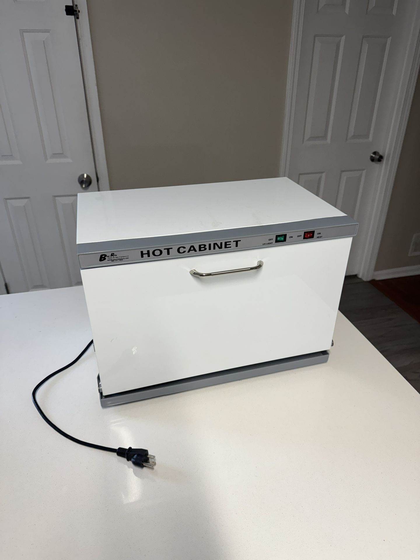 Hot Towel Cabinet With UV