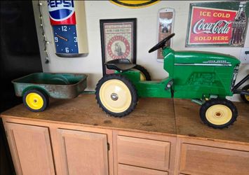 John Deere 8310 ERTL Pedal car & Trailer