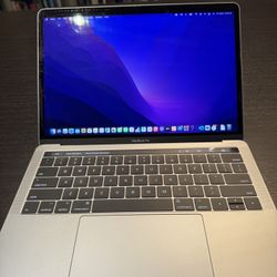  MacBook Pro 13″ (2017) – 3.5 GHz i7 / 16GB RAM / 1TB SSD – Space Gray