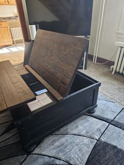 Valebeck Coffee Table Set 