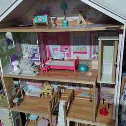 Barbie House Good Condition 