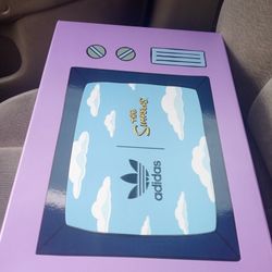 Exclusive Kwik-E-Mart Adida