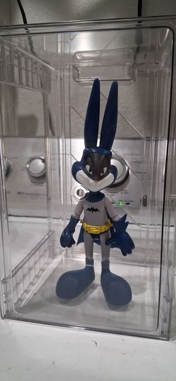 Space Jam a new Legacy Buggs Bunny Batman 2021 . 10 inches tall. Good Condition. Collectible. in acrylic case.