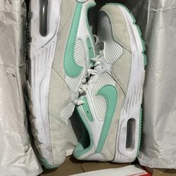 Women’s Sneakers