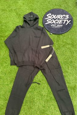 Size M Black Essential Set