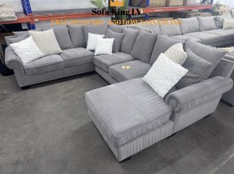Free Delivery* Like New Light Gray Sectional Sofa!