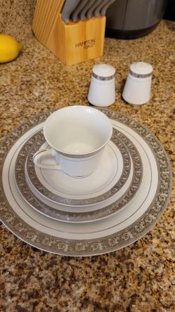 Beautiful fine China dish  set setting for 8 ,platter ,creamer sugar bowl etc