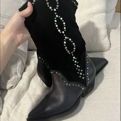 black cowgirl boots - 6.5