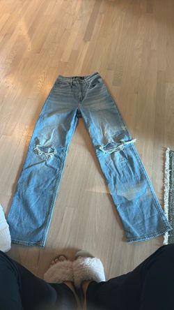 Hollister ripped jeans size 23 length 31