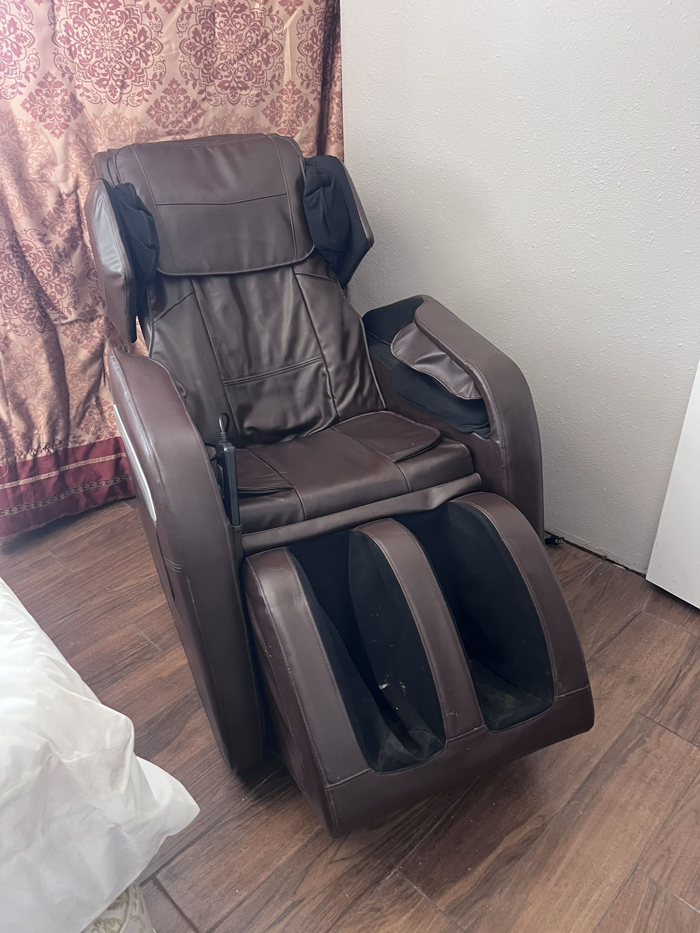 Leather Massage Chair. (Awesome Guy Christmas 🎁