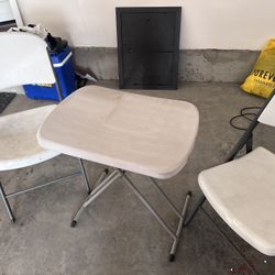 1 Table 2 Chairs