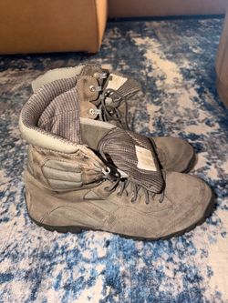 Pre-owned men combat boots size 12