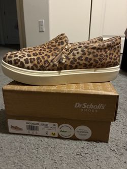 Brand NEW DrScholl’s  Slip on Sneaker (Size 6)