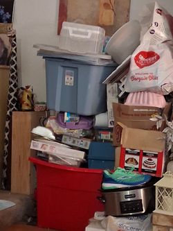 Wilton cake pans and accessories