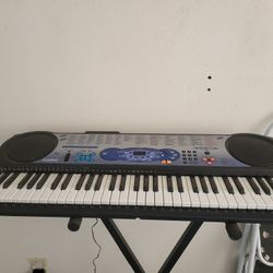 Casio LK-40 Keyboard and Stand 