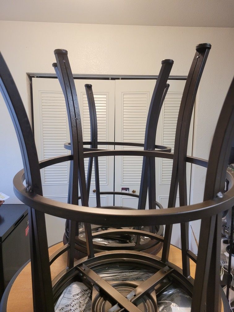 Bar Stool Table And Chairs $150