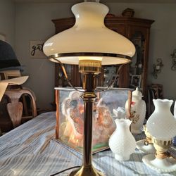  NICE VINTAGE  1970S  ALADDIN  ELECTRIC  SOLID BRASS TABLE LAMP WITH  WHITE GLASS GLOBE  GREAT CONDITION 