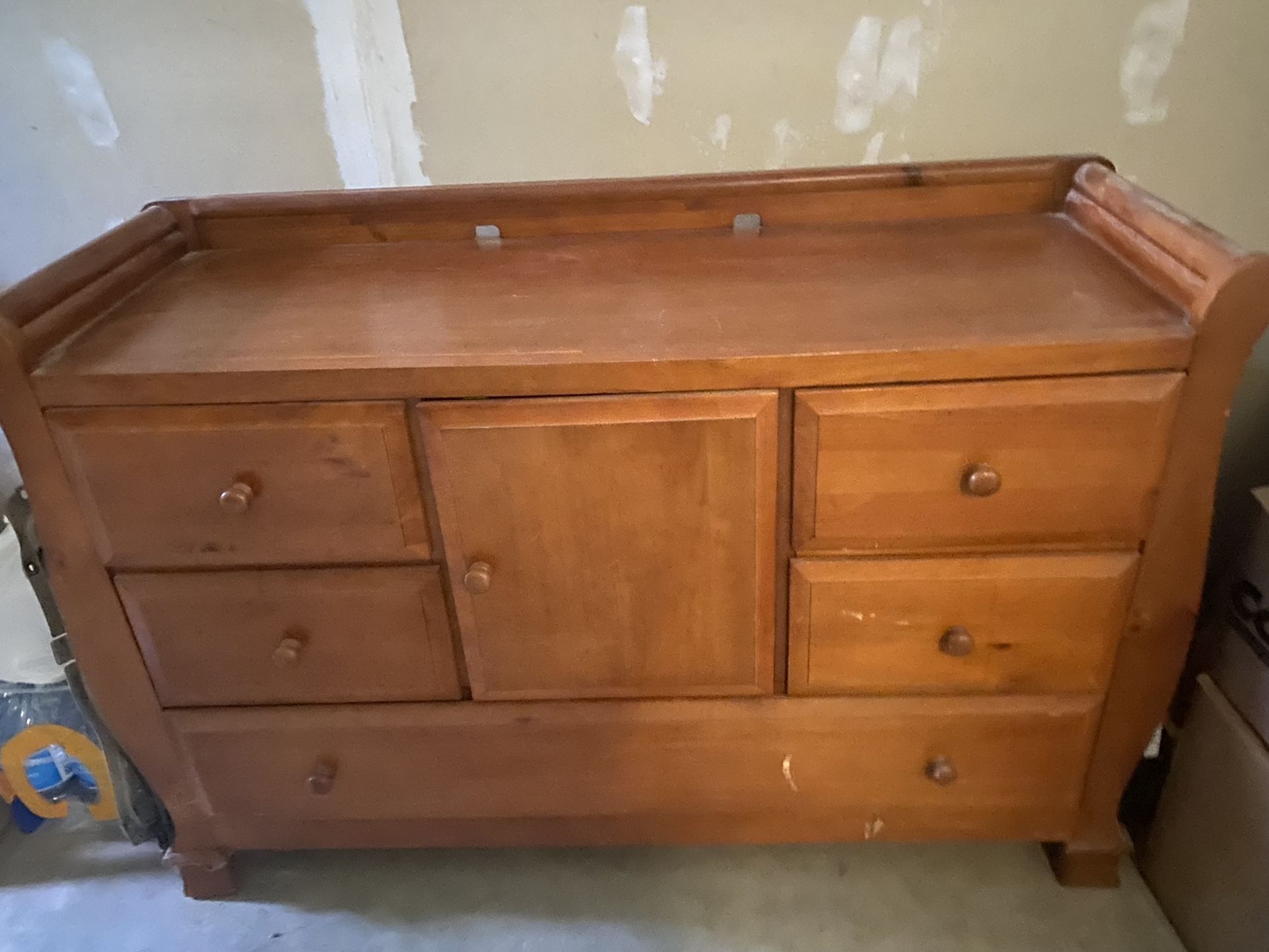 Babies R Us Baby Nursery Drawer Dresser And Changing Table