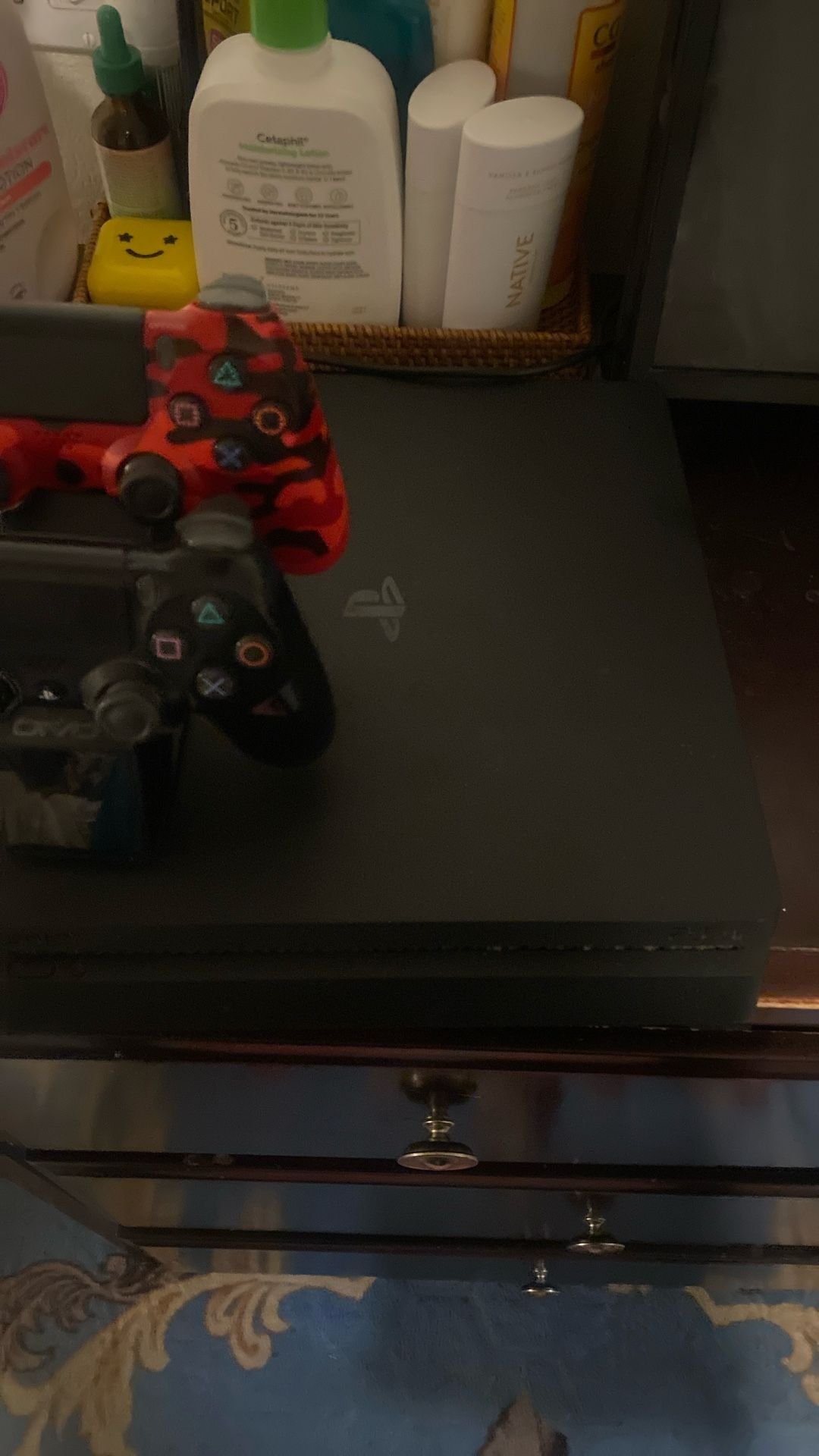 Ps4 Slim with 2 controllers 