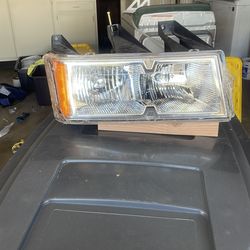 Head light  left side  for Chevy Colorado 2004: 2005