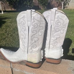 Size 9 white crocodile boots men used like new