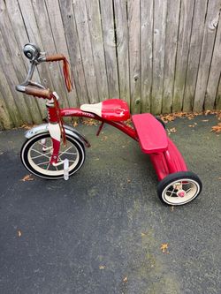 Radio Flyer Tricycle Kids Classic Style Dual Deck Tricycle W/Handlebar Bell-Red