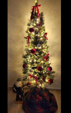 5ft Ultra Slim Cashmere Bristol Pine Pre-Lit Christmas Tree
