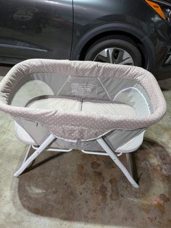 Dream On Me Traveler Portable Bassinet