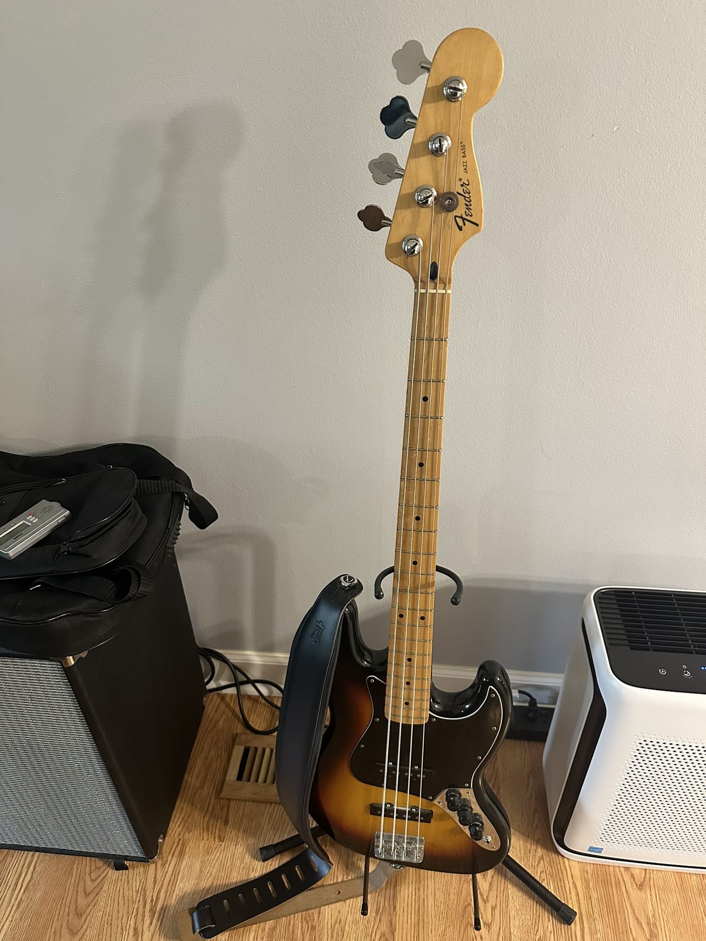 Fender Jazz Bass and Rumble 200 Amp