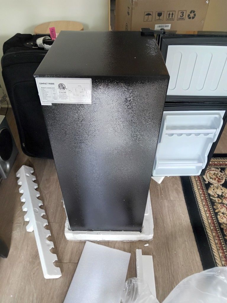 INTERTEK COMPACT FRIDGE AND FREEZER