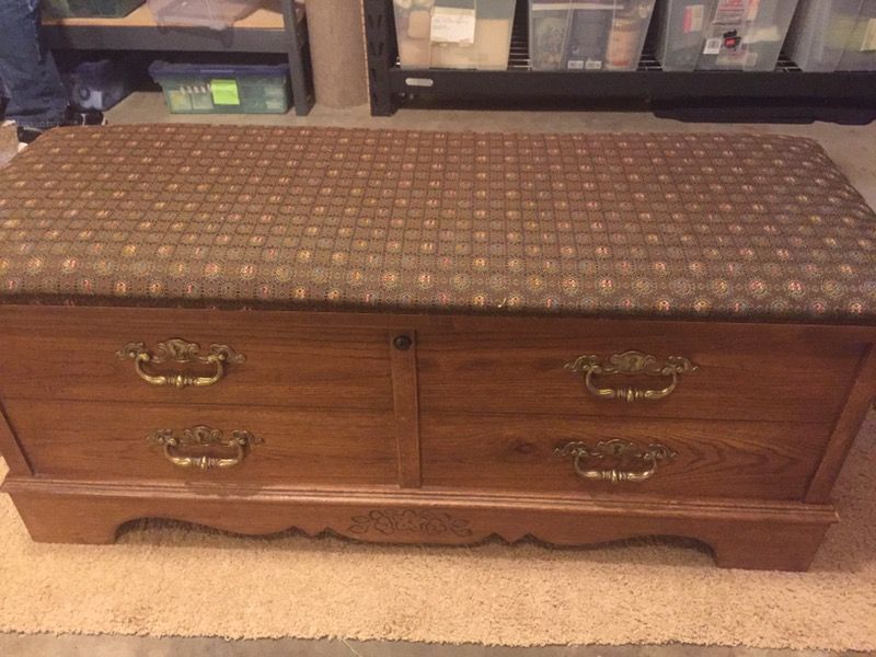 1982 Lane Cedar Chest with original tags/papers. Hope chest