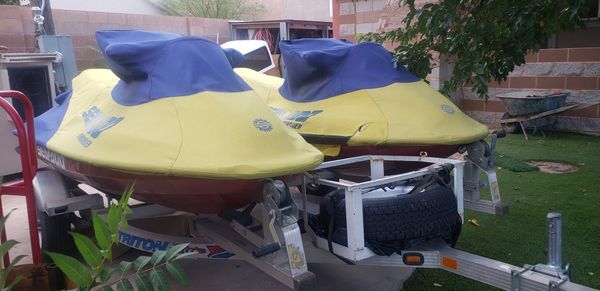 Pair of 2002 seadoos jetskies