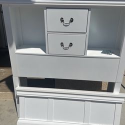 Ashley’s Twin Girls Bed Set