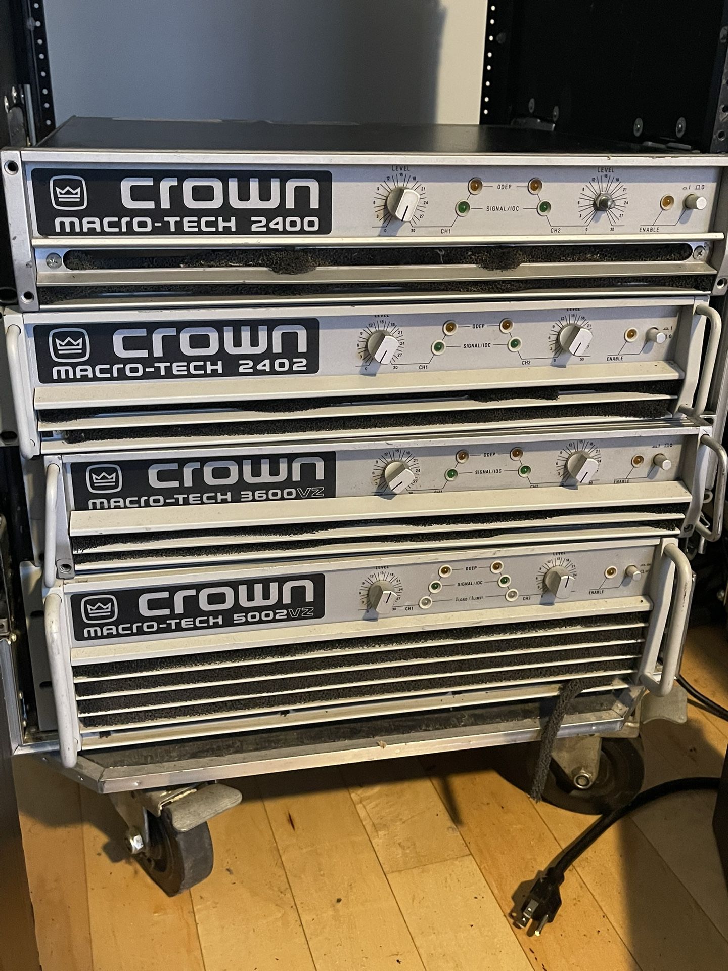 Crown Macro-Tech series DJ professional audio power amplifiers 2400, 2402, 3600VZ, 5002VZ